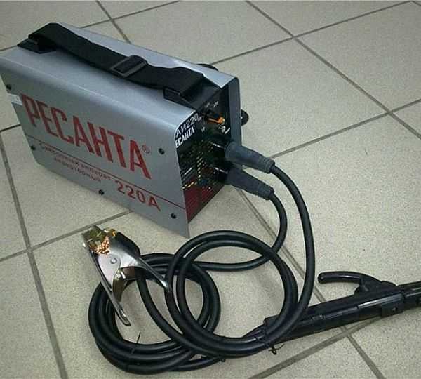 Dies ist ein Resanta SAI 220 Schweißgerät - geringe Größe und geringes Gewicht