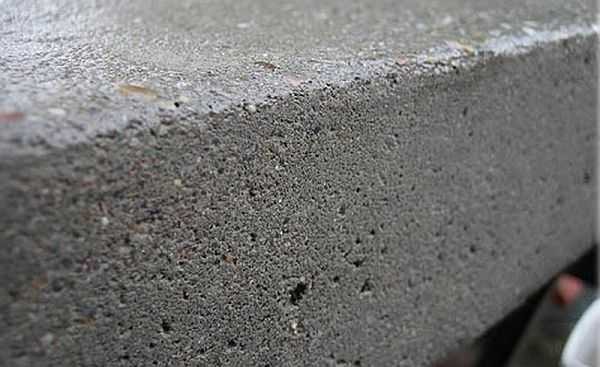 A marca de cimento necessária para despejar a fundação depende do tipo de material de construção e do solo