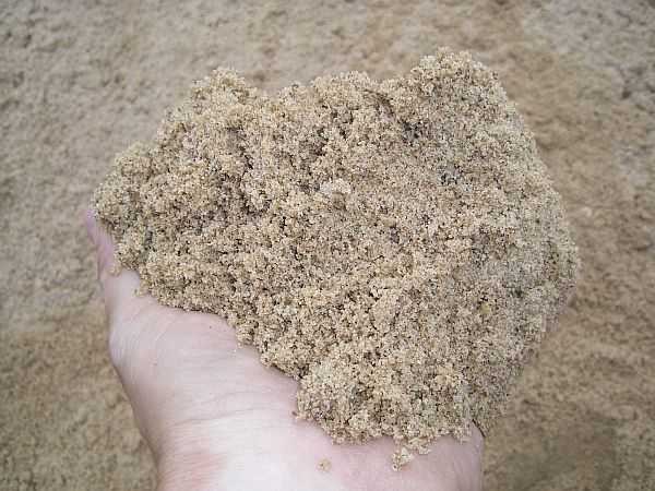 Um dos componentes do concreto é areia