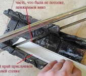 Come tagliare un angolo su uno zoccolo del soffitto: installarlo correttamente in una scatola per mitra