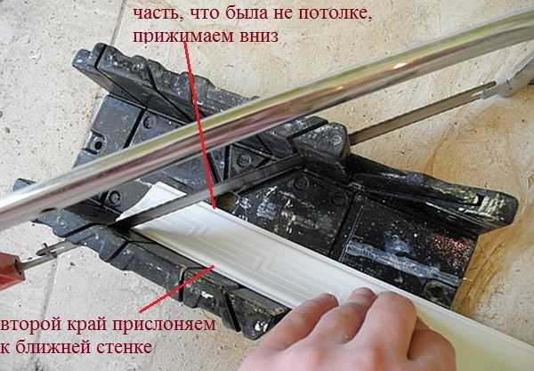 Comment couper un coin sur un socle de plafond: installez-le correctement dans une boîte à onglets