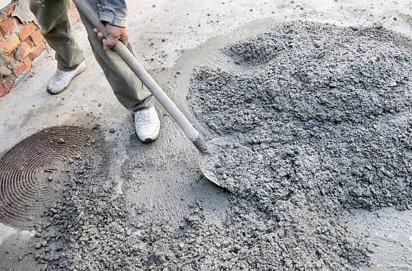 За мале количине бетон се може мешати ручно