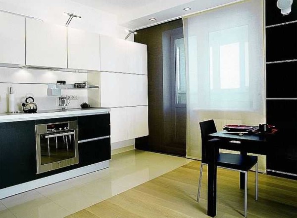 Mutfaktaki minimalist Japon perdeleri - bir tür şık