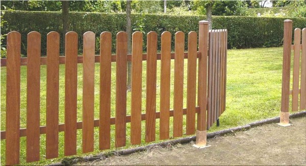 Une clôture à piquets est une option plutôt pour un jardin ou à l'intérieur