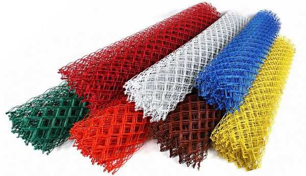 Mrežaste mreže obložene PVC-om dobra su opcija za ogradu igrališta
