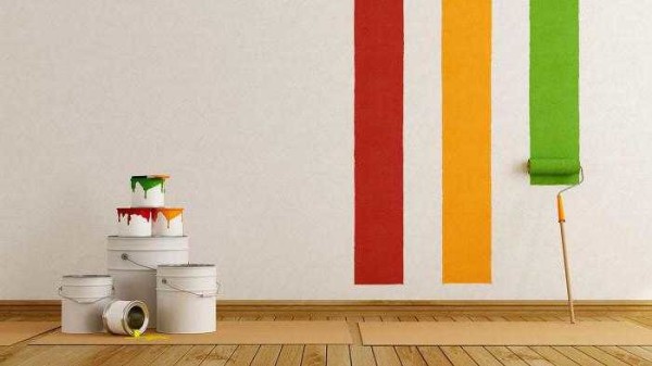 Het schilderen van muren in een appartement wordt een steeds relevantere manier van decoreren
