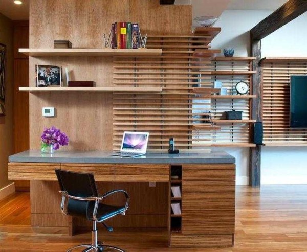 Um exemplo de como organizar móveis em um escritório em um apartamento
