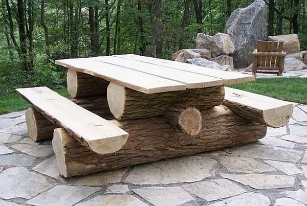 שולחן עם ספסלים מבולי עץ