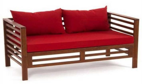 Aquest banc de jardí s’assembla més a un sofà: amb una mida suficient, es pot estirar