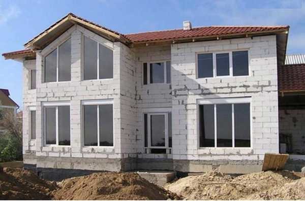 Кућа од газираног бетона изграђена је са малим бројем спратова: до 3