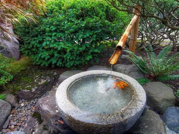 fontein op het perceel in Japanse stijl