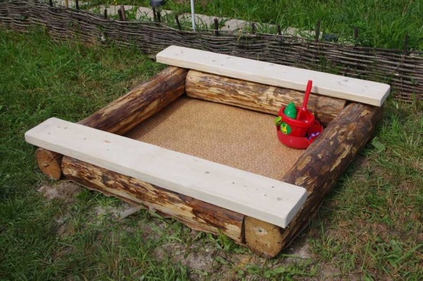 Simple sandbox made of large logs