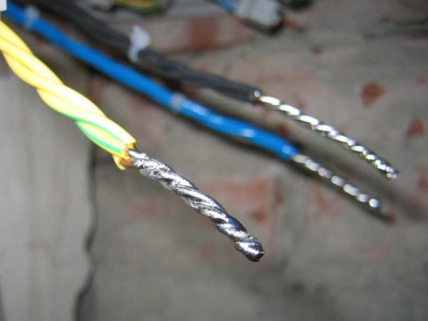 Залемљене жице