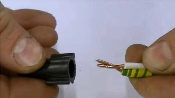 Повезивање жица са поклопцем