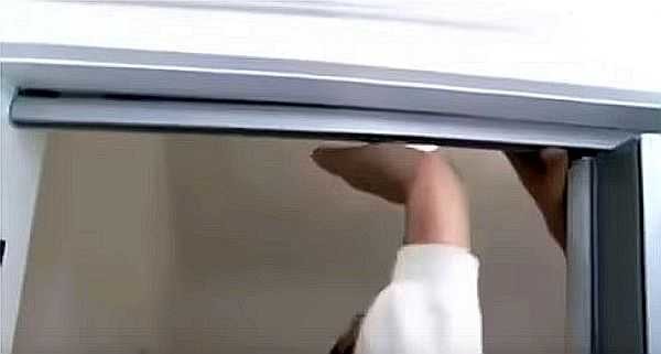 Инсталиране на врата на акордеон във врата