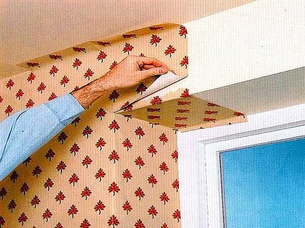 Ett av sätten att klistra in en dörr eller fönsterlutning