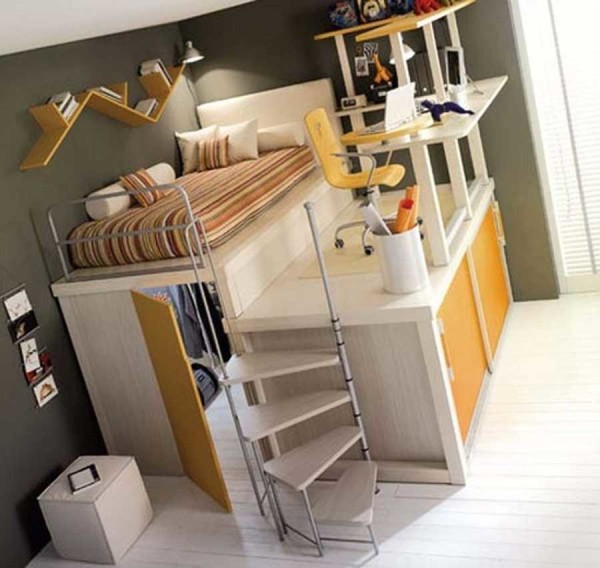 Mini-quarto com closet e área de trabalho