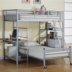 No quarto de uma criança pequena, você pode economizar espaço usando uma cama de dois níveis