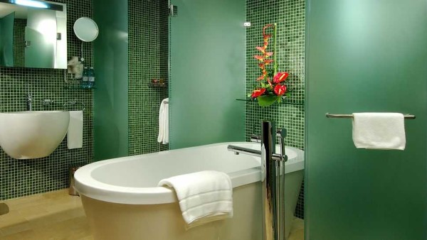 Врата за туширање такође могу бити израђена од обојеног стакла како би се поклапала