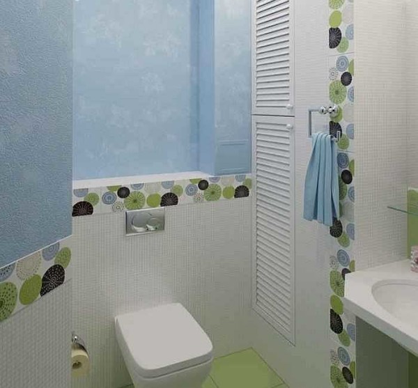 Bei der Installation einer freitragenden Toilette bedeckt die erhöhte Wand den Montagerahmen. Achten Sie darauf - strukturierte Keramikfliesen werden auf den unteren - oberen - dekorativen Putz gelegt