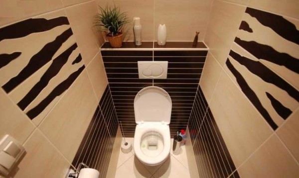 Черно-бял дизайн на тоалетната