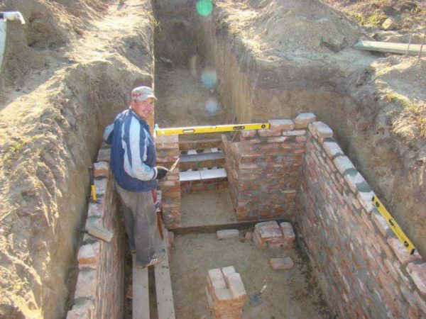 Bricklaying the walls of the cellar
