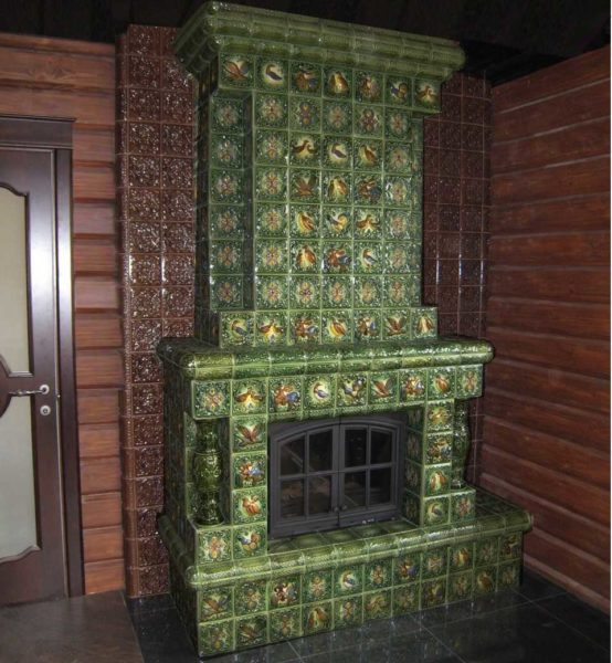 La chimenea holandesa se basa en el principio de la misma estufa, solo se diferencia en el tamaño de la caja de fuego.