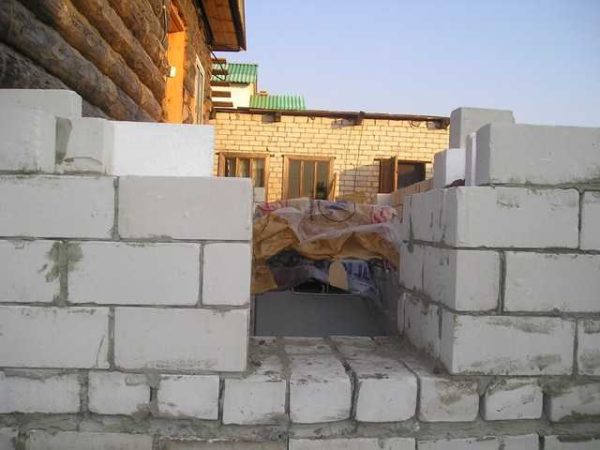 Доградња је израђена од незапаљивог грађевинског материјала