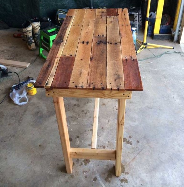 שולחן DIY לקוטג'ים בקיץ מוכן לשימוש