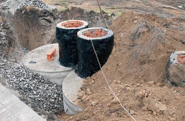 Gâturi de cărămidă pentru o fosa septică din inele de beton