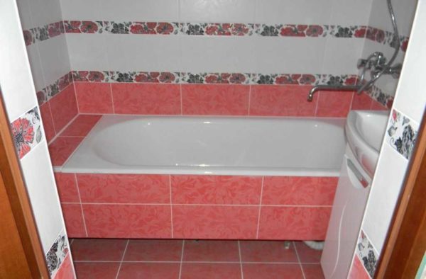 Màn hình dưới bồn tắm có thể được làm không để sàn nhà