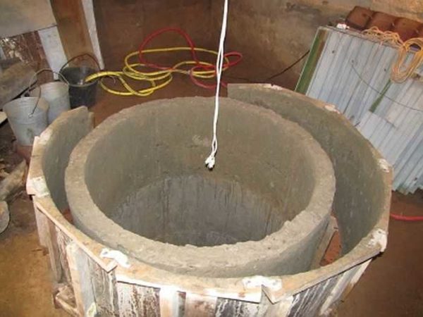 Формите за бетонни пръстени могат да бъдат направени от стоманена ламарина