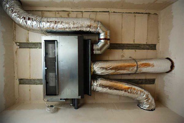 Generador de calor y conductos de aire provenientes de él.