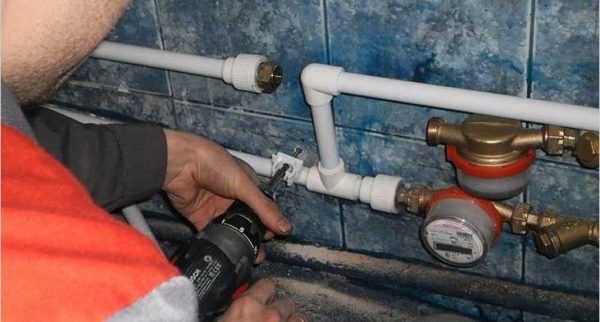 En la condició normal de les canonades, la instal·lació de comptadors d’aigua per a professionals dura aproximadament 2 hores