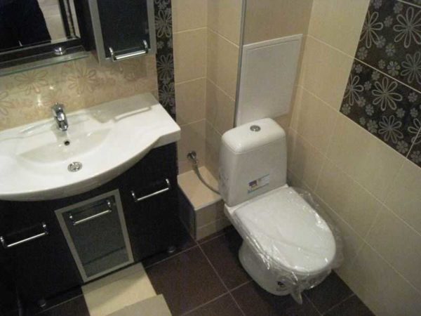 Kaip apklijuoti vamzdžius tualete? Pavyzdžiui, gipso kartonas arba fanera