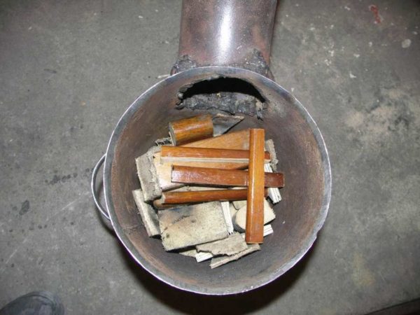 Este é o tipo de madeira usada para aquecer este forno de garagem