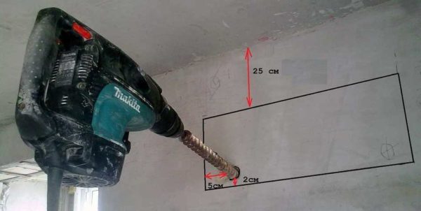 Nếu hai thiết bị được gắn ngược nhau, lỗ phải được căn chỉnh chặt chẽ (đo trên thiết bị của riêng bạn nơi có các cổng kết nối)