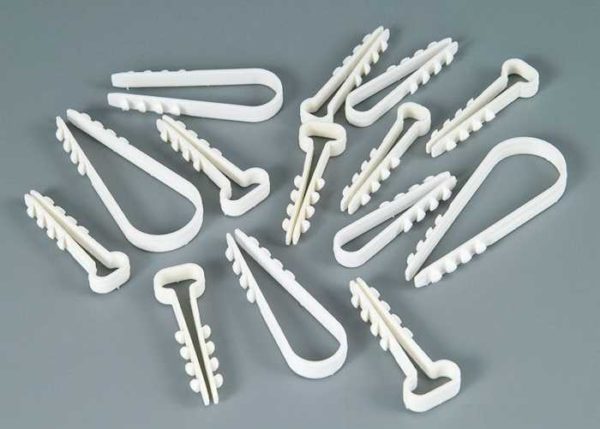 Щипки за дюбели за кабели с различна форма