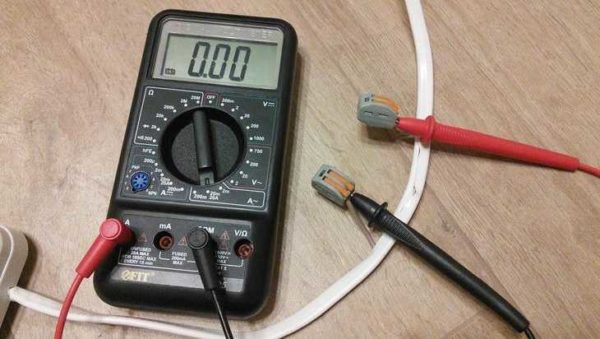 Medição de corrente AC com um multímetro eletrônico