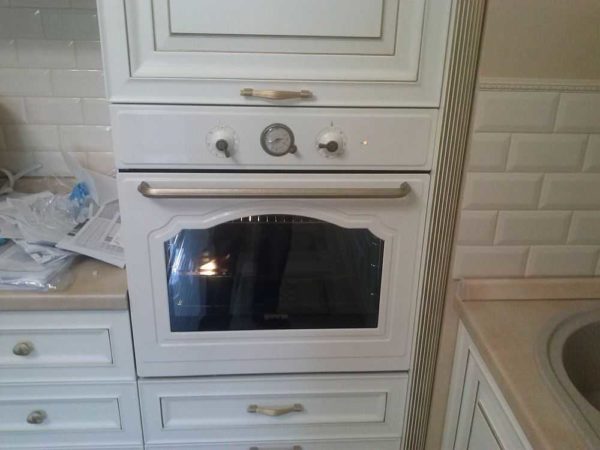 Unabhängiger Ofen kann in einem Speicher installiert werden