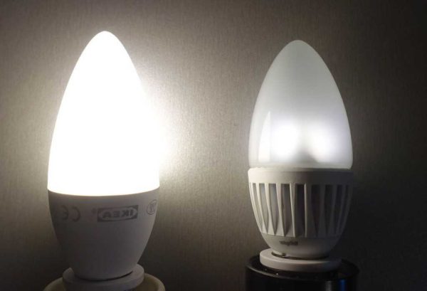 Para escolher uma lâmpada LED para conexão com um dimmer, procure o limite de dimmer nas características