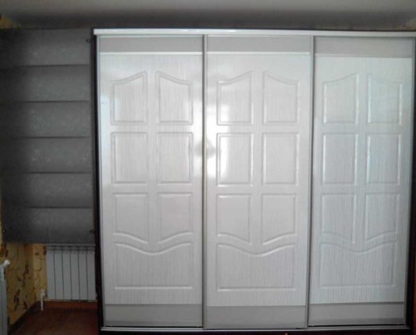 MDF מאפשר לך להכין ארון הזזה עם דלתות בעיצוב שונה