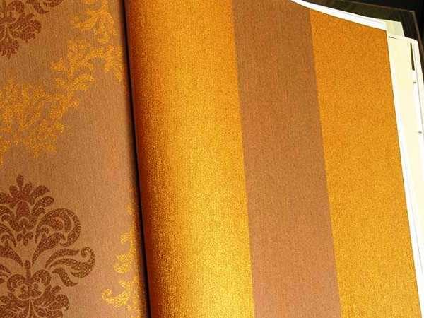 Textile wallpaper - mukhang mahusay ngunit mahal