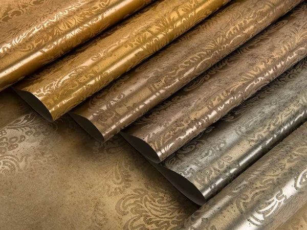 Metallic wallpapers have a characteristic shine