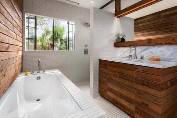 Option for finishing a bathroom in a wooden house