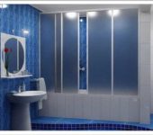 Les rideaux de bain coulissants sont en verre ou en plastique
