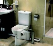 La pompa delle acque reflue per la toilette e altri impianti idraulici è piccola