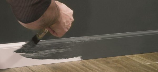 Solução não padrão - rodapé de piso de plástico feito de espuma de PVC para pintura