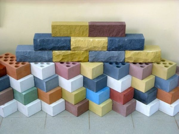 Silicate brick can be colored In this case, it is used as a finishing material