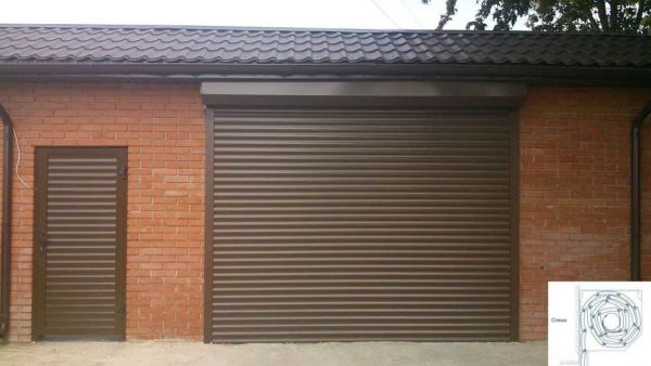 Portas de garagem automáticas de enrolar - uma solução para garagens para as quais as características anti-roubo não são importantes